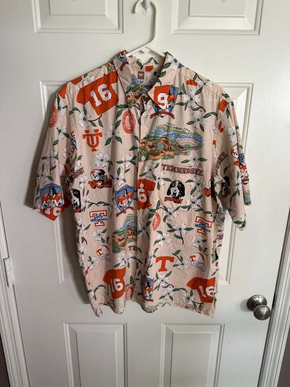 Reyn Spooner University of Tennessee Volunteers Smokey Hawaiian Button-Up Shirt